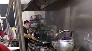 SUASANA TEMPAT KERJA DI RESTORAN LUAR NEGERI [upl. by Lydon]