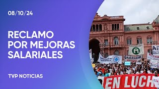 Protesta de trabajadores del hospital Garrahan en Plaza de Mayo [upl. by Masera]