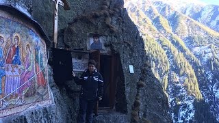 Urcarea la Grota Parintelui Arsenie Boca din Muntii Fagaras 19112016 [upl. by Aklog]