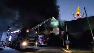 Il terrificante incendio al salumificio Coati di Arbizzano [upl. by Verile955]