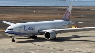 The airplane of China Airlines Cargo moving in Centrair Japanセントレアで、中華航空貨物の飛行機が移動✈️ [upl. by Yeltnarb]