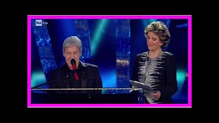 Claudio Baglioni e Franca Leosini sketch rovinato dal pubblico di Sanremo VIDEO [upl. by Atiekahs502]