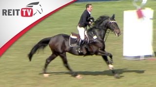 VIP  Hufschmied und Schulpferd reiten zum Derbysieg  Gilbert Tillmann amp Hello Max [upl. by Waal]