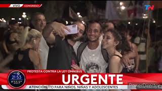 Tres subversivos kirchneristas se sacan selfies mientras interrumpen el libre tránsito 31 ene 2024 [upl. by Rodrich]