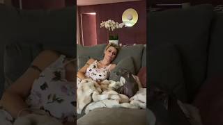 Incredibile MICHELLE HUNZIKER canta col suo Cane La figlia rimane sbalordita 😮😂 [upl. by Adgam]