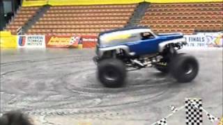 Grave Digger  The Legend Donut Competition at Monster Jam Thunder Nationals [upl. by Hewet795]