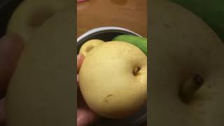 Pear fruits shortvideo hydratingfruit freshjuicypearfruits [upl. by Alyat]