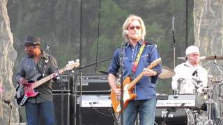 Hall and Oates perform quotManeaterquot quotOut of Touchquot at Artpark [upl. by Feingold]