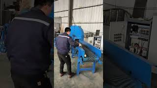 Disc chipper test machine woodcrusher woodchipper crushermachine [upl. by Dnaltruoc]