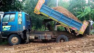 รถบรรทุก 6 ล้อ ถอยเทดินติดหล่มมิดล้อ 6 Wheel Dump Truck [upl. by Doralynne790]