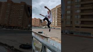 ПРЫГАЮ ПАРКУР И САЛЬТО НА УЛИЦЕ 🐒 parkour pkfr nikifilini freerunning [upl. by Ikram156]