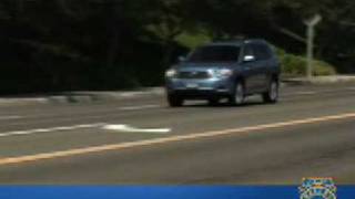 2008 Toyota Highlander Review  Kelley Blue Book [upl. by Nich]