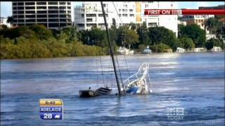 Yatch amp boat crushed amp capasizes after rescue in Brisbane River  Today Channel Nine 2011 [upl. by Spooner]