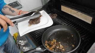 Rinderfilet vom Grill mit Teekruste und fantastischen Champignons nach Weber Grillbibel [upl. by Adnilym]