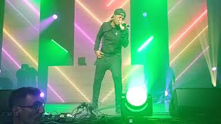 soprano chante cosmo dingue roule et le coatch au zenith de strasbourg top music live 2021 [upl. by Arimas]