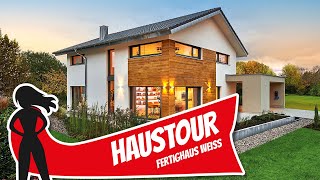 Haustour Neues Musterhaus mit Carport von Fertighaus Weiss bei München  Hausbau Helden [upl. by Nilrev]