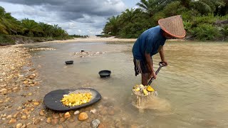 WELCOME TO NEW WORLD TREASURE HUNTER IN REAL LIFE LOOKING FOR GOLD IN CREEKS GOLD MINING PROCESS [upl. by Fanchan]