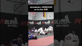 Aprendendo a IMOBILIZAR no Jiujítsu treino jiujitsu jiujitsulifestyle jiujitsuviciados 👊🏼🥋 [upl. by Katleen]