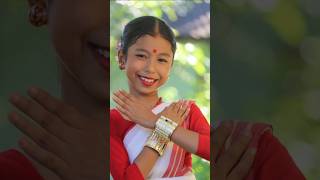 Mugare Khaj Pindhi Loi  মূগাৰে সাজ পিন্ধিলৈ trending Assamese bihusong dance shortsvideo [upl. by Getraer449]