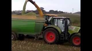 Silage ensilando 2012 cosechadora new holland y tractor Valtra Case y Claas 2 [upl. by Neeluj]