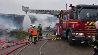 Orne 61 Incendie dans lentrepôt de stockage des bois secs de la scierie Bellême Bois [upl. by Ahsotan]