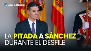 Sonora pitada e insultos a Pedro Sánchez en el desfile del Día de la Hispanidad [upl. by Kerwon548]