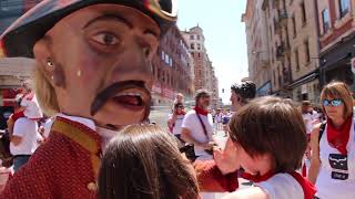 Gigantes y cabezudos San Fermin 2018 Pamplona Erraldoiak Giants and big heads [upl. by Letch]