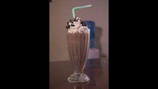 How to make an Oreo milkshake Home made Oreo milk shake recipewacera kariuki [upl. by Yates]