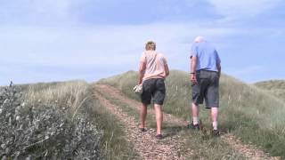 Tv klip Anne Vibeke Rejser Henne Strand på tur med købmand Hansen [upl. by Prima]