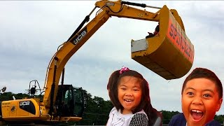 Screaming Ecstatic Kids  Surviving Spindizzy Machine Joyride at Diggerland [upl. by Yeltnerb]