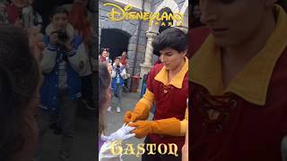 ⚠️ scoop  gaston passe la bague au doigt à une guest à disneylandparis  humour humor [upl. by Elisha]