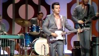 Conway Twitty  Hello Darlin Live The Johnny Cash TV Show 1971avi [upl. by Vaules]