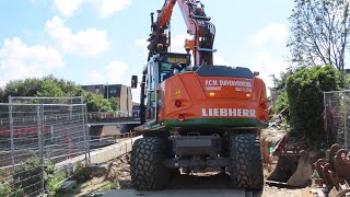 Rijplaten opruimen 63 Liebherr 914 compact met Engcon draaikantelstuk [upl. by Kester256]