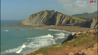 SURFING ZUMAIA  Surflariak  Sesión de Surf Vasco  Euskadi Surf TV [upl. by Adnawahs]