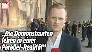 KlimaAktivisten kleben sich ans Finanzministerium  LiveBericht von CarlVictor Wachs [upl. by Osborn382]