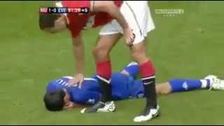 Rio Ferdinand Picks Up Tim Cahill With One Hand [upl. by Walt]