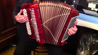 Accordéon Crucianelli à 3 voix 80 basses  Test client [upl. by Alyar]