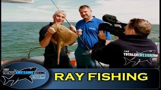 How to catch Rays  Totally Awesome Fishing Show [upl. by Fanchan]