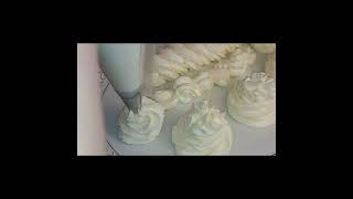 Short Comment faire une Chantilly Mascarpone et une chantilly simple [upl. by Aelsel78]