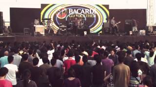 Vir Das Alien Chutney Live at Bacardi NH7 Weekender Bangalore [upl. by Eidok]