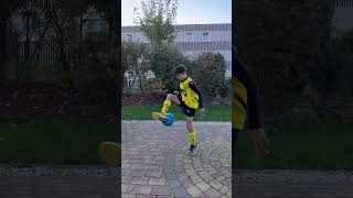 Around the world 🌎 Noch nicht perfekt aber Übung macht den Meister 💪🏼 soccer footballskills [upl. by Shelia]