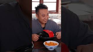 Jingjing doesnt let Baimao eat onions food ruralchina country [upl. by Nazario24]