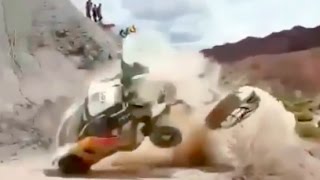 CRASHAccident de Carlos SainzLucas Cruz sur le DAKAR 2017 Team Peugeot  3008DKR [upl. by Mariano]