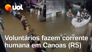 Voluntários fazem corrente humana para ajudar no resgate de moradores em Canoas RS [upl. by Namrac439]