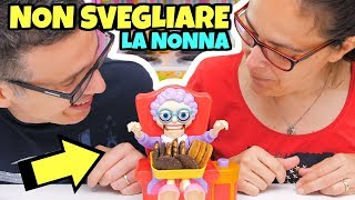 NON SVEGLIARE LA NONNA Challenge Occhio ai Biscotti [upl. by Thorner]