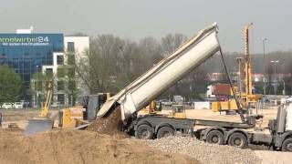 Raupe Bagger LKW und viel Staub auf Großbaustelle [upl. by Hardner374]