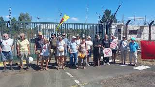 Des militants antinucléaires manifestent devant le site du Laser Mégajoule au Barp [upl. by Lombardi816]