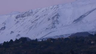 Etna nuova bocca effusiva a 2000 metri la colata lavica è debolmente alimentata [upl. by Oilasor]