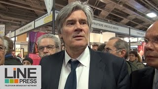 Stéphane Le Foll au Salon de lAgriculture  Paris  France 28 février 2017 [upl. by Euell]