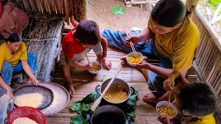 Going to grind corn to cook rice single mothers life raising children [upl. by Mccandless499]